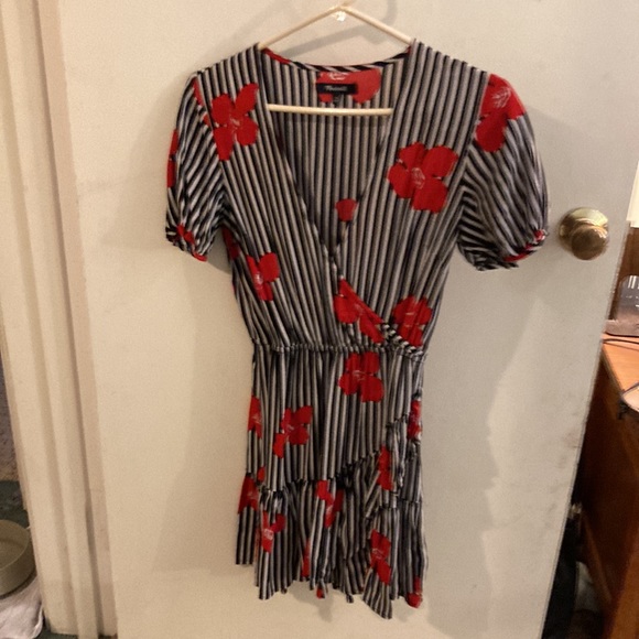Madewell Flouncy Front-wrap Dress l Size Small l Floral l Red / White / Blue - Picture 1 of 8